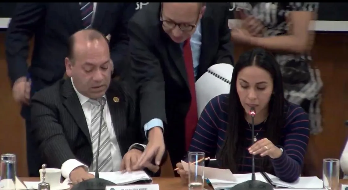 “Sesión de la Comisión de Justicia en la Cámara de Diputados, 7 de octubre de 2025, aprobando aumento de penas para delitos graves.”