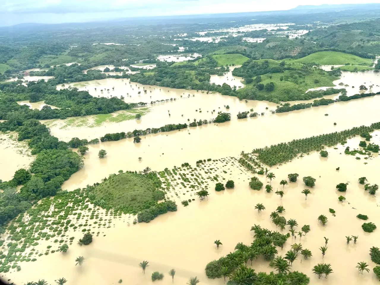 Inundaciones en Álamo y Poza Rica tras desbordamiento del río Cazone