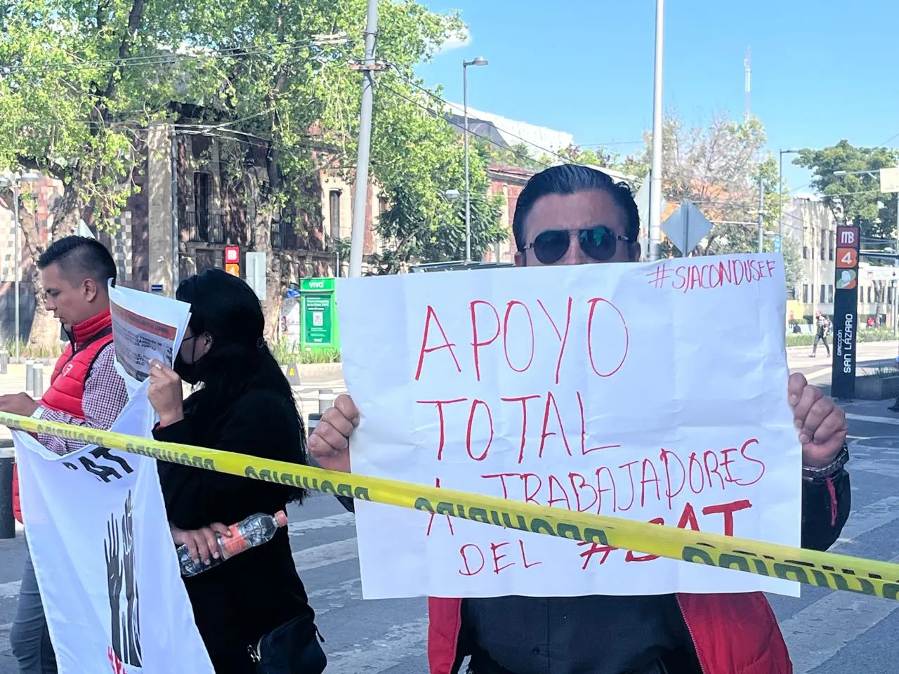 Paro nacional de trabajadores de confianza del SAT por salarios justos y mejores condiciones laborales