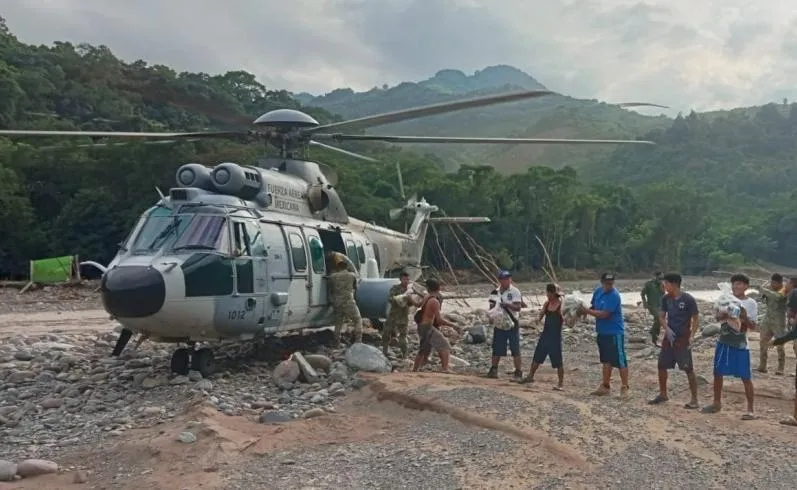 Con 20 aeronaves reparten vivieres a población de zonas incomunicadas en el norte de Veracruz