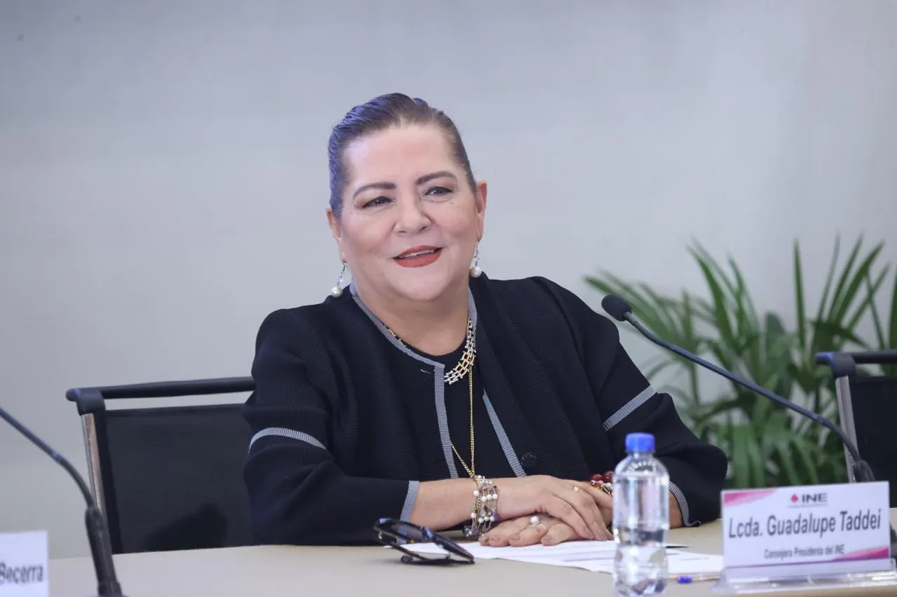 Guadalupe Taddei Zavala, presidenta del INE, recibe propuesta de reforma electoral del Colegio de Ejecutivos Electorales de México