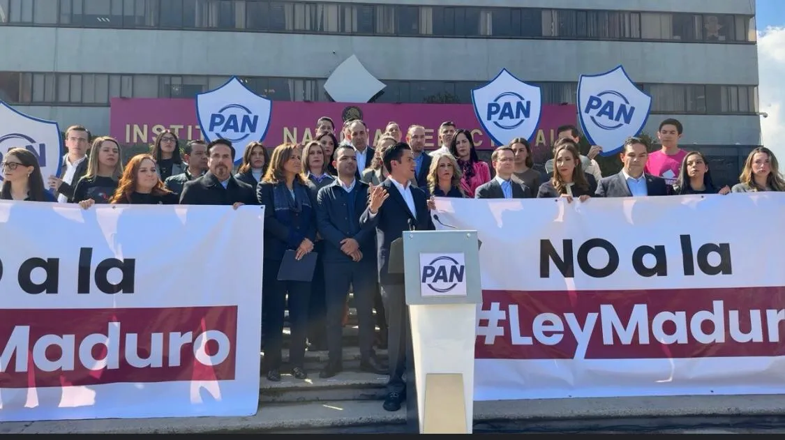 La dirigencia del PAN entrega carta a Guadalupe Taddei por Reforma Electoral
