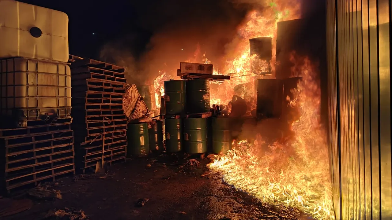 Incendio en Ecatepec afecta viviendas y moviliza a la Guardia Nacional en Avenida de las Torres.