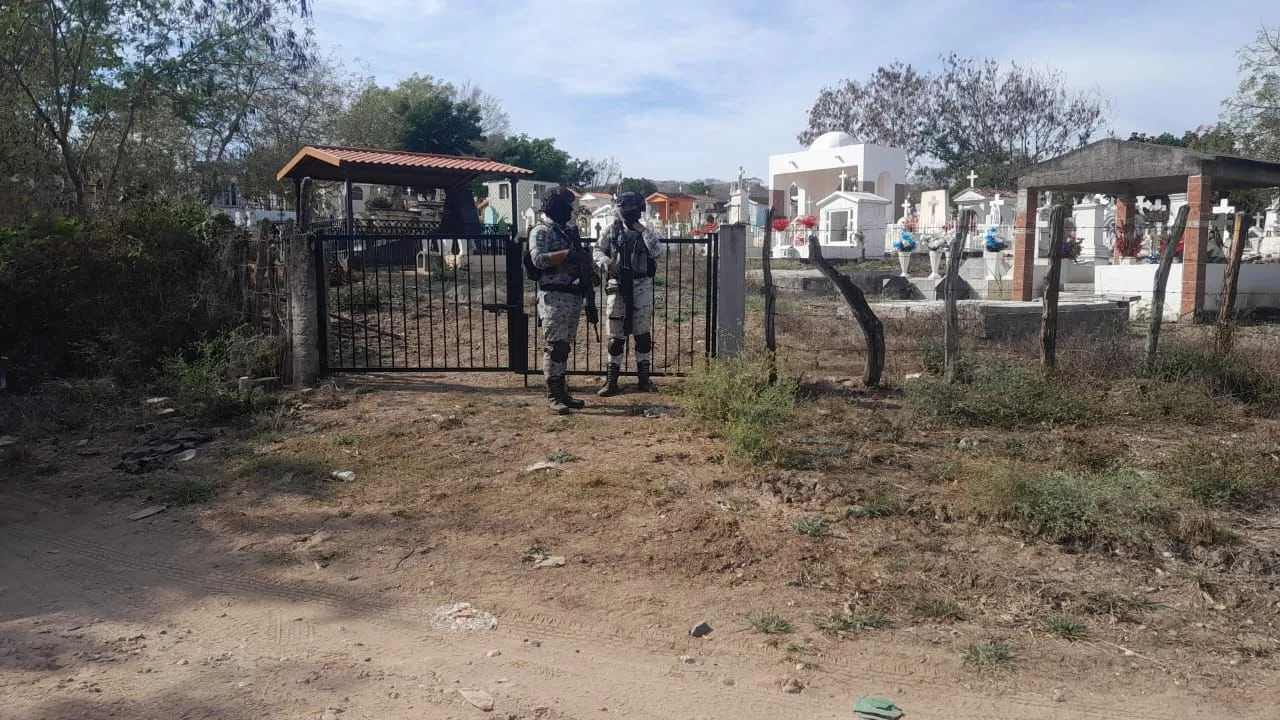 FGR localiza cuerpo con rasgos de minero desaparecido en fosa de Sinaloa; hay 4 detenidos.