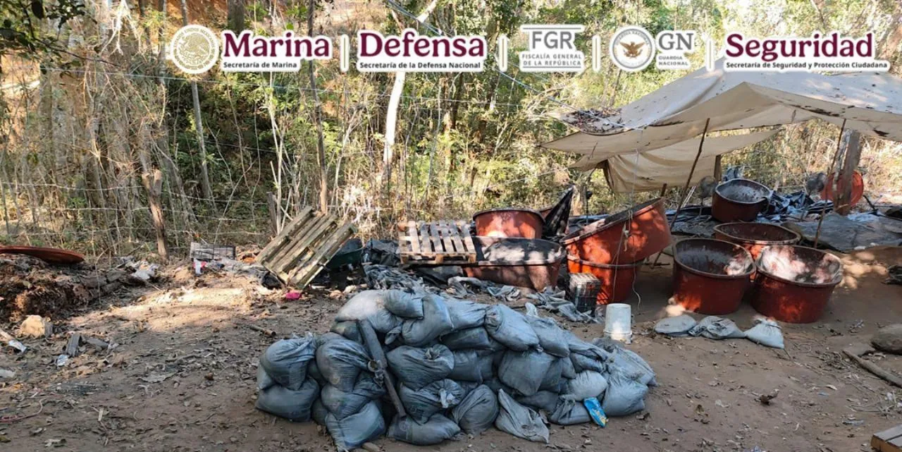Hallan 24 mil litros de químicos y 300 kilos de droga en mega laboratorio; no hay detenidos