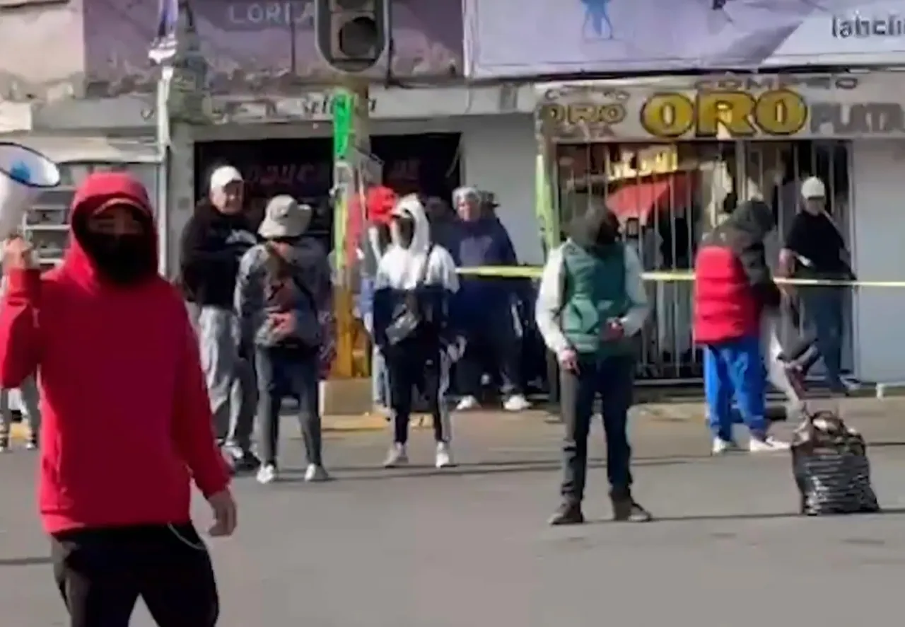Protestan mototaxistas en glorieta del Coyote por extorsiones