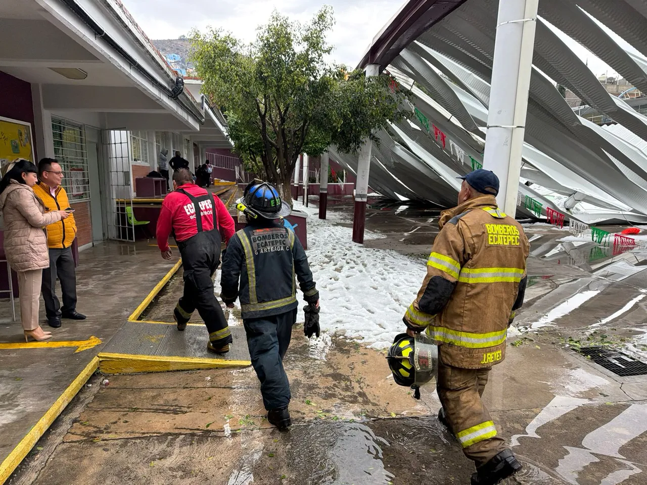 Granizada vistió de blanco a Ecatepec