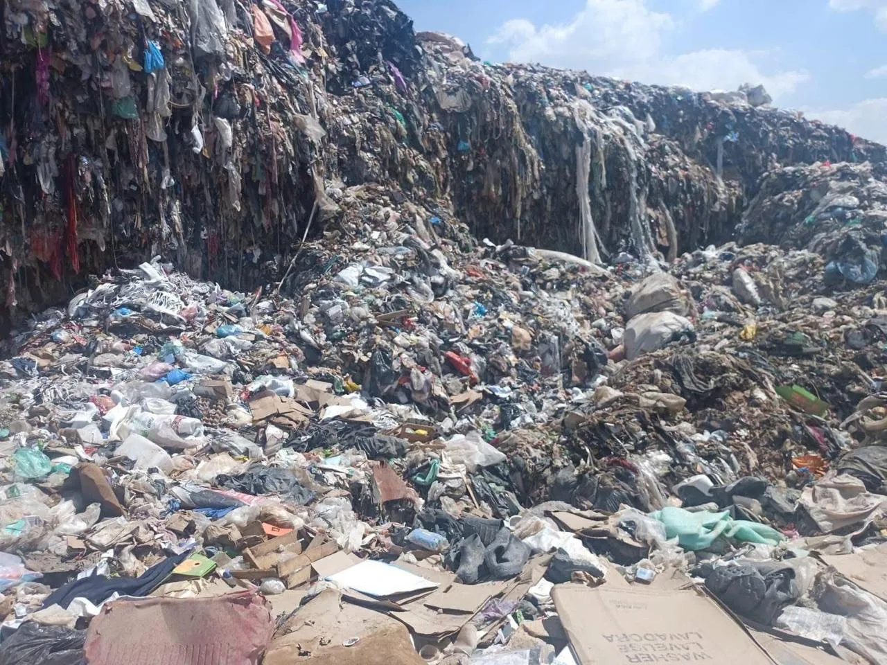 Colapsa relleno sanitario en Hidalgo: 350 toneladas de basura diarias sin lugar de depósito.