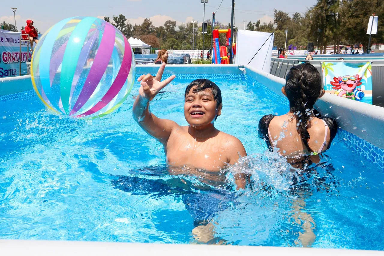 ¿A dónde ir en Semana Santa? CDMX abre playa artificial y albercas en la Magdalena Mixiuhca