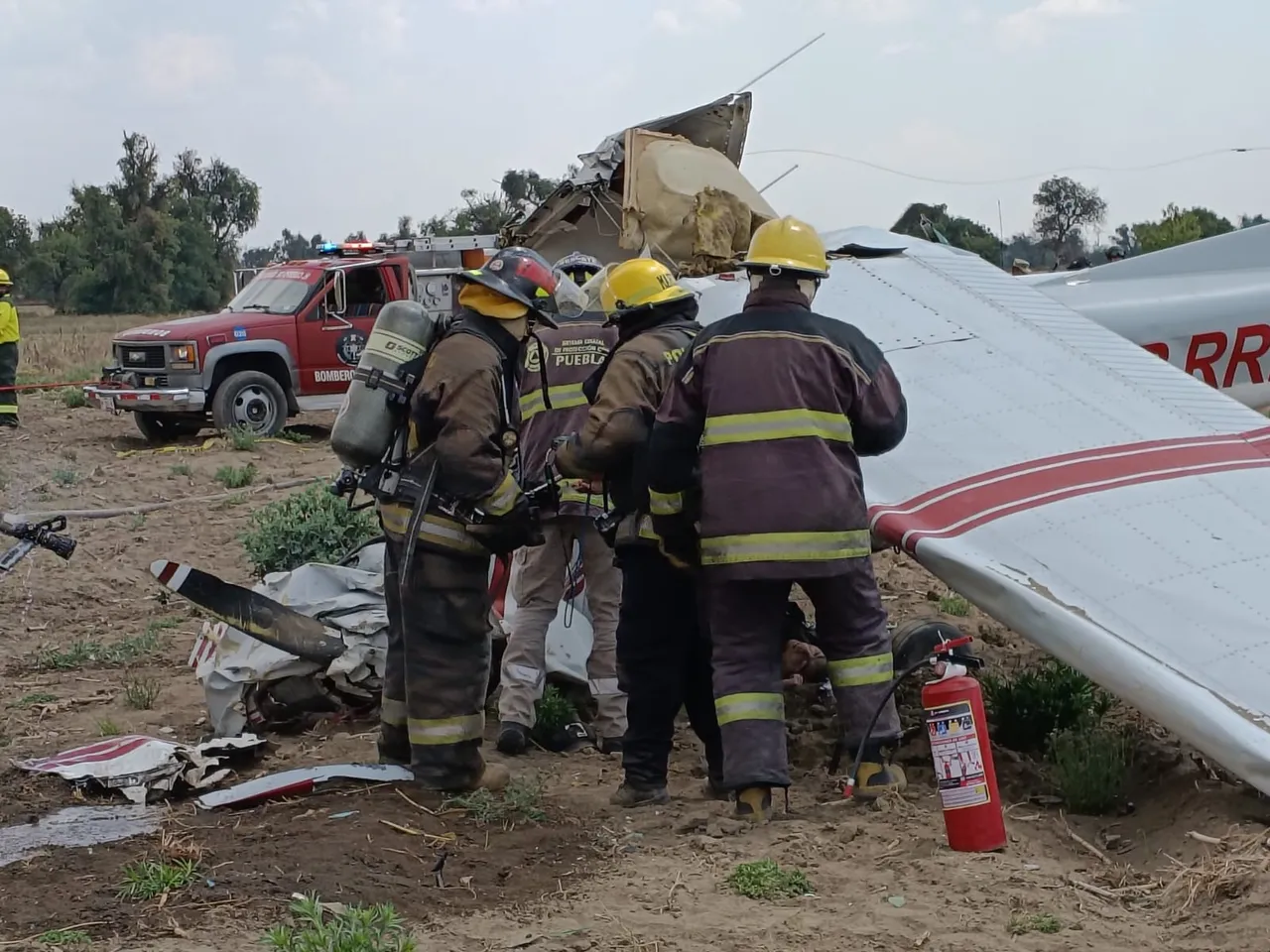 Luto en Huejotzingo: Fallecen cuatro personas al caer aeronave en terrenos de cultivo.