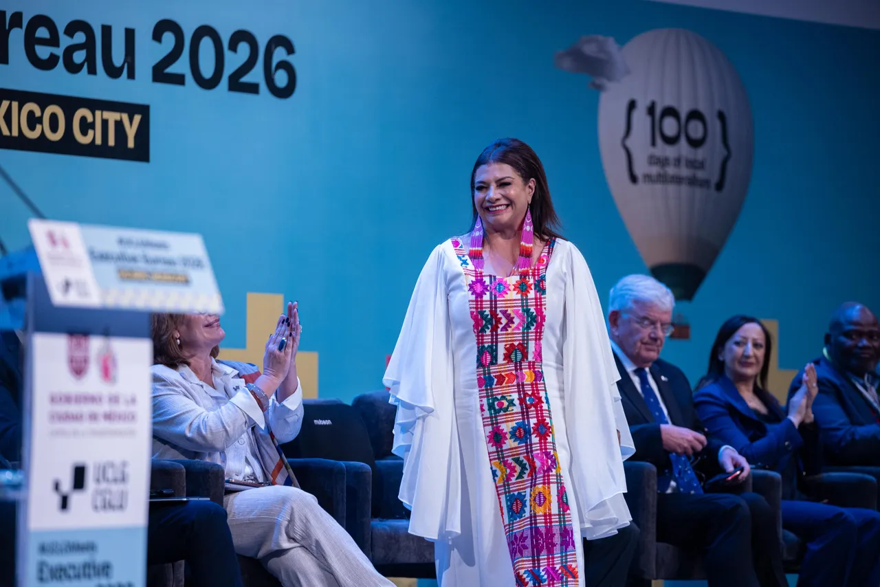Clara Brugada convoca a un "movimiento mundial" para salvar a las ciudades de la desigualdad.