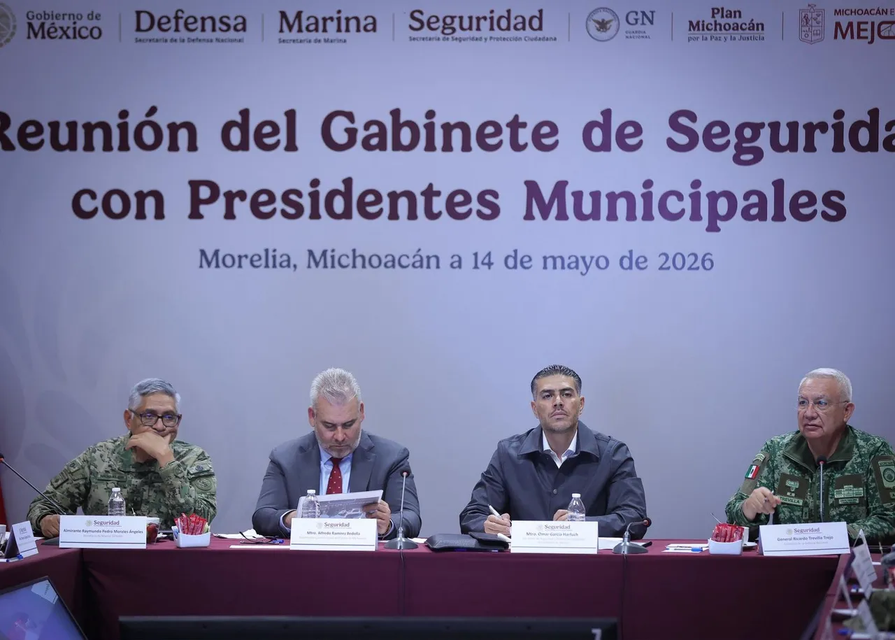Se reúne Omar García Harfuch con alcaldes y el gobernador de Michoacán