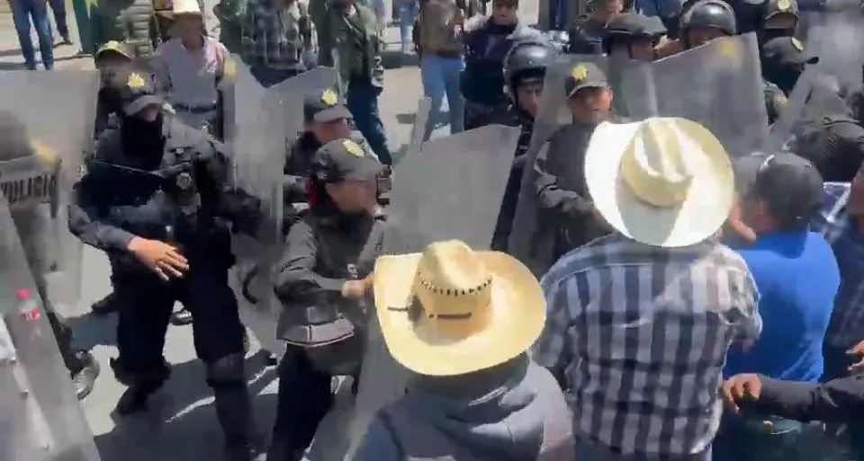 Transportistas y agricultores del país amenazan con impedir que el Mundial se lleve a cabo si el Gobierno federal no da respuestas satisfactorias a sus demandas; entre las que se encuentra apoyo al campo y seguridad en carreteras federales
