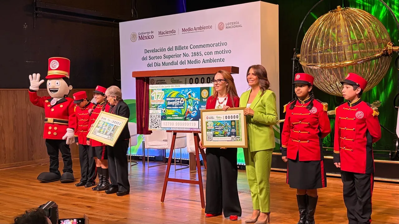Develan billete conmemorativo por el Día Mundial del Medio Ambiente