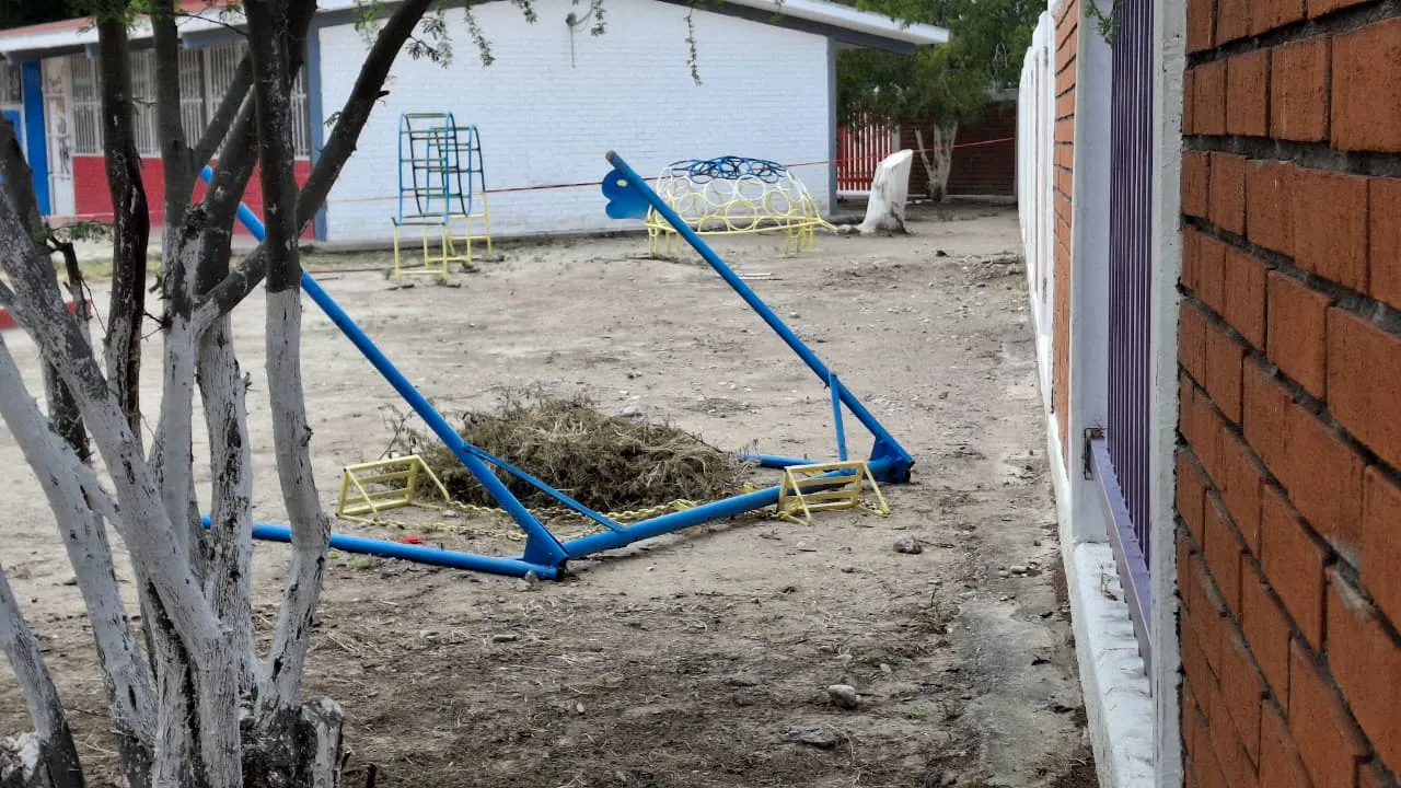 Muere niño en preescolar de Coahuila por desplome de columpio
