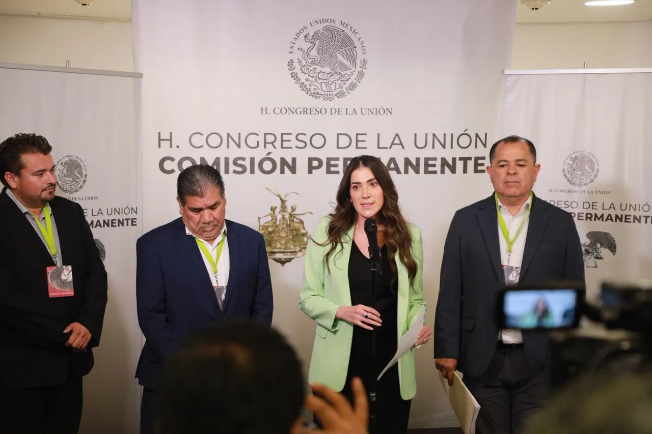Sectores productivos y sociales presentan en el Senado solicitud formal de Desaparición de Poderes en Sinaloa