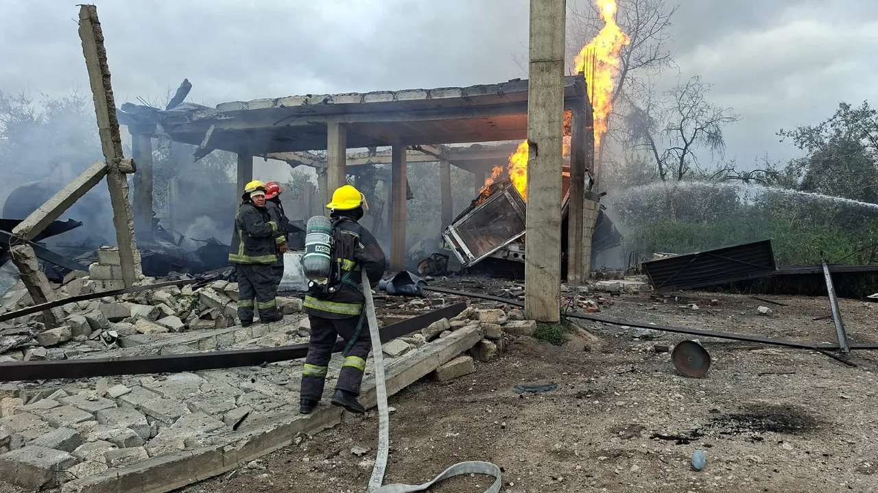 Alarma en Tepeaca: estallan cuatro pipas de gas LP y desalojan hospital y escuelas