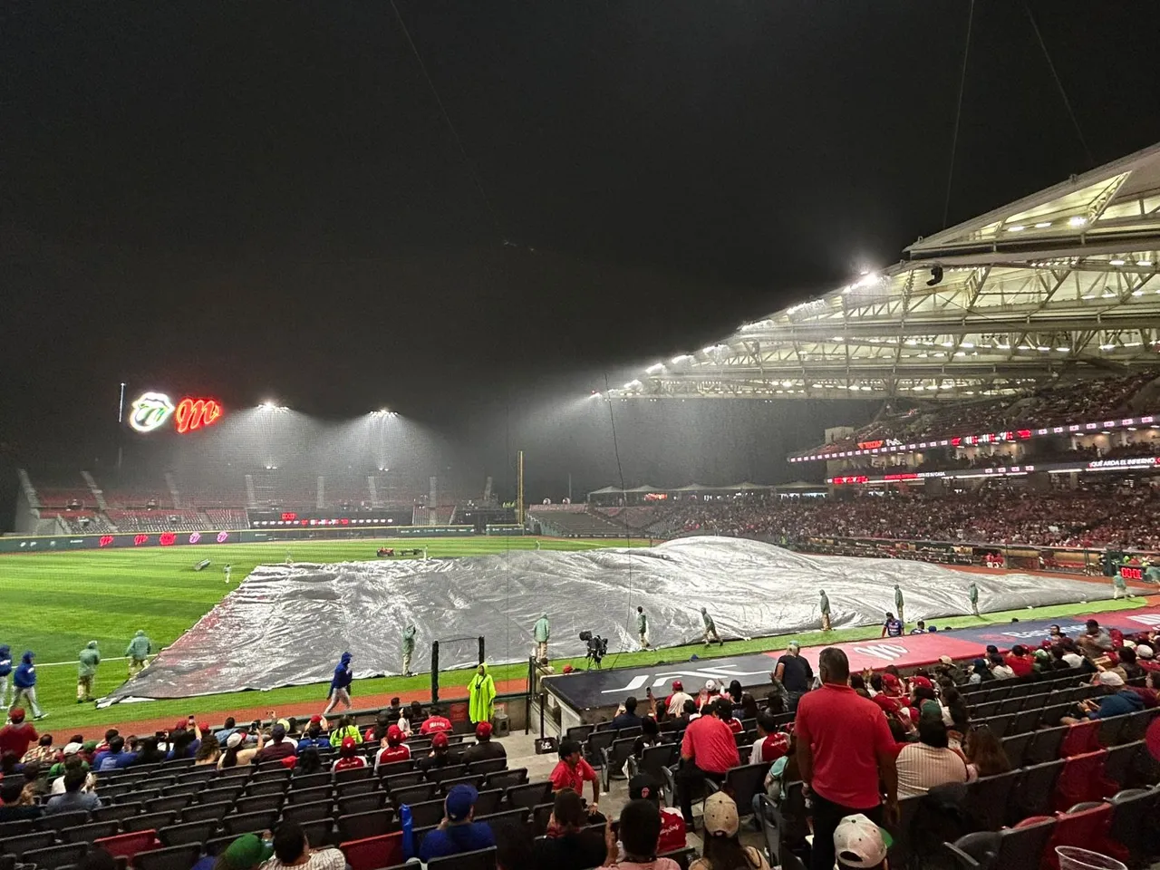 Los Diablos Rojos del México vencieron a los Olmecas de Tabasco en el primer juego de la doble cartelera celebrado en el Estadio Alfredo Harp Helú por pizarra