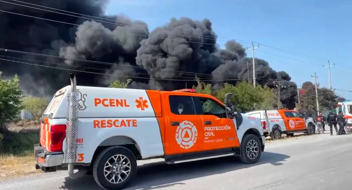Fuerte incendio en Nuevo León deja tres hombres heridos y un desaparecido