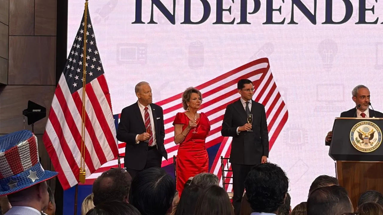 Embajador de EU destaca cooperación con México durante celebración del 250 aniversario de la Independencia