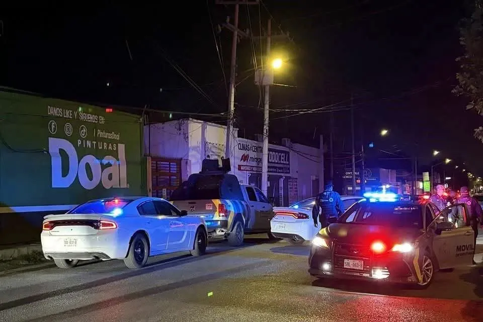Policía abate a hombre con machete en Santiago, Nuevo León