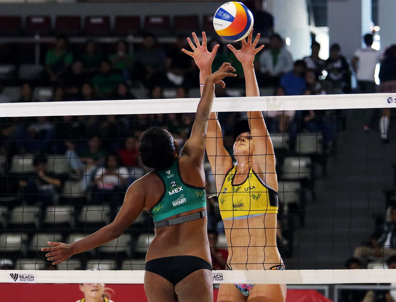 Yeray Vidaurrazaga y Esperanza Albarrán,, seleccionadas nacionales de voleibol de playa en el Elite 16 en Tepic (4)