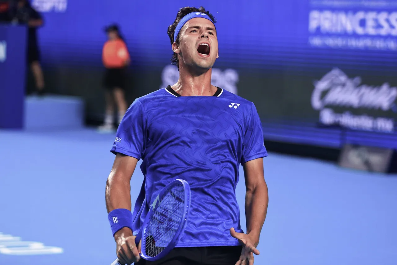 El español Alejandro Davidovich, cuarto favorito, derrotó este lunes con parciales de 7-5 y 6-3 al alemán Daniel Altmaier y avanzó a los octavos