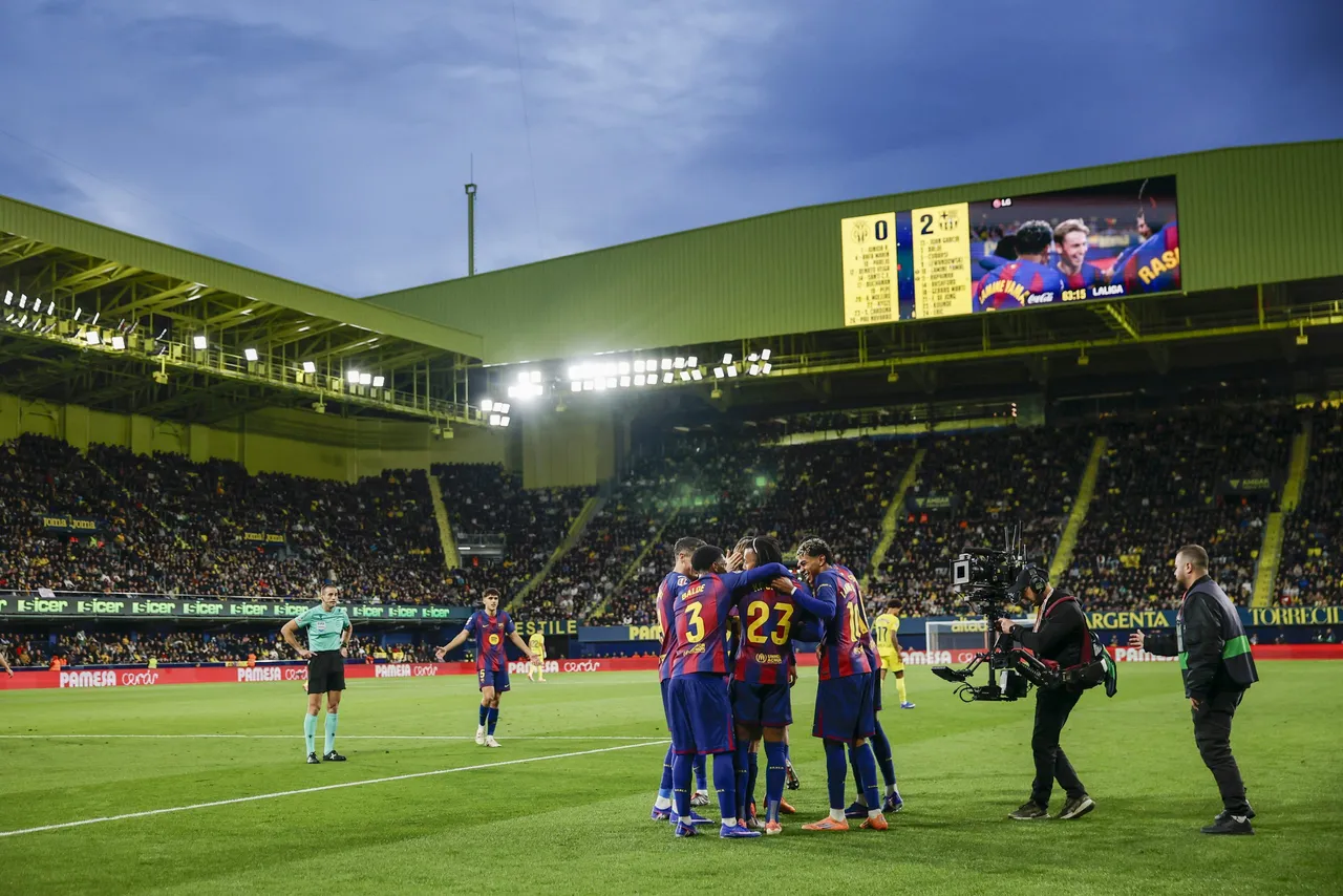 El Villarreal no pudo este domingo con el Barcelona, que se llevó los tres puntos de la Cerámica gracias a los goles de Raphinha, de penalt