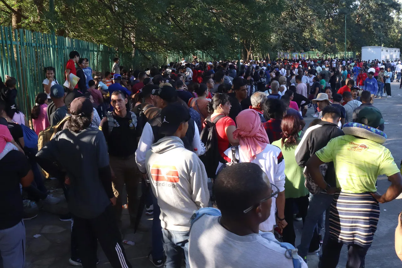 Migrantes saturan oficinas de asilo en la frontera sur de México tras medidas de Trump