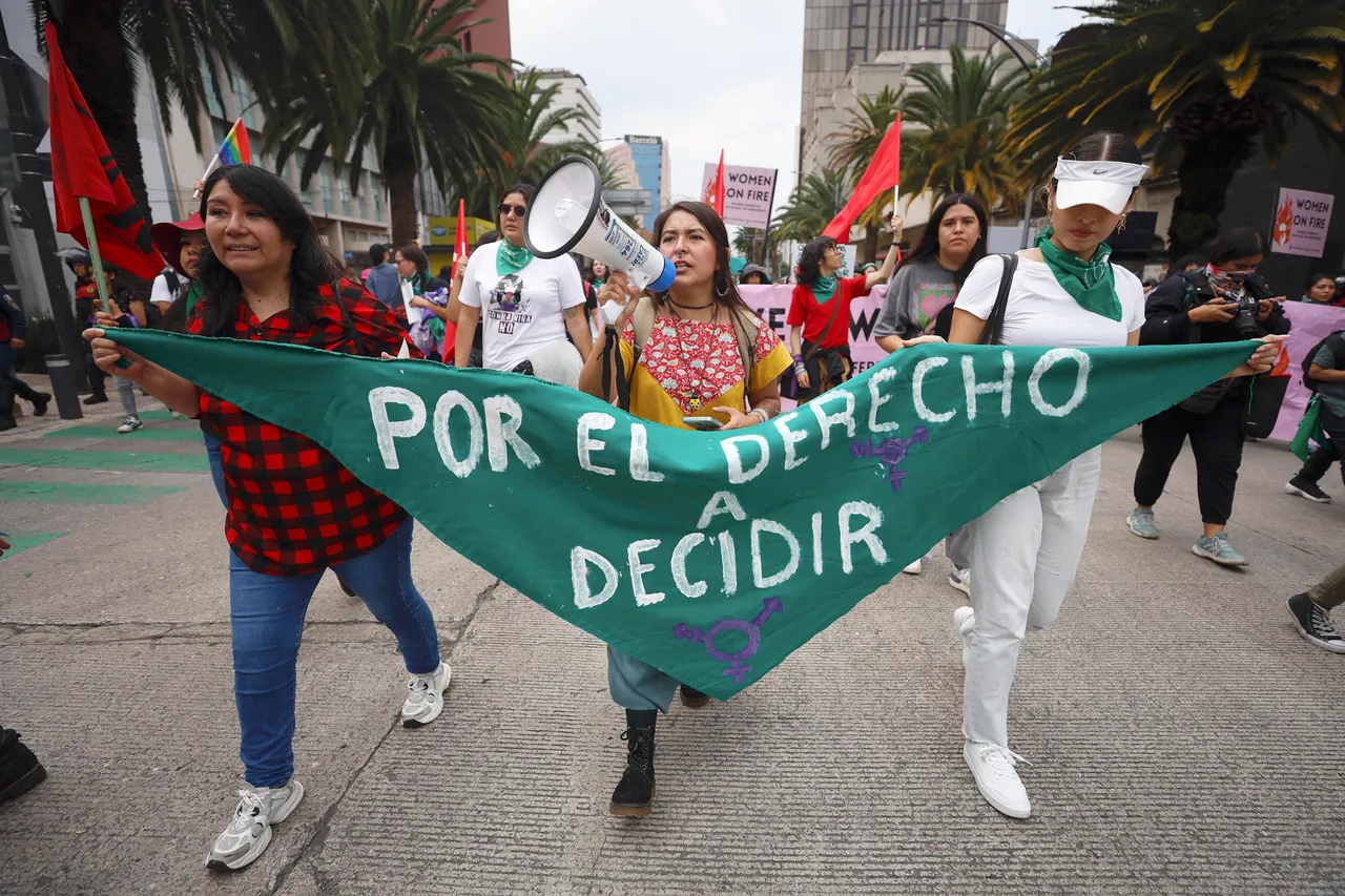 Colectivos exigen &#8220;reforma&#8221; para la despenalización total del aborto voluntario en México