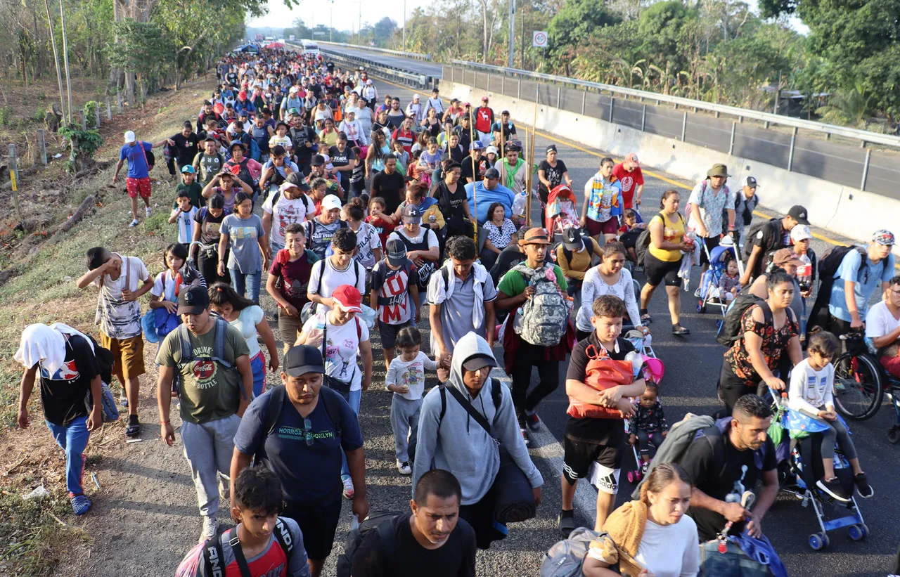 El &#8216;Viacrucis migrante&#8217; pide libre tránsito para salir de la frontera sur de México