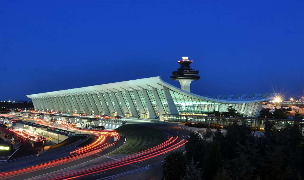 Trump habría condicionado fondos federales a rebautizar aeropuerto y Penn Station con su nombre