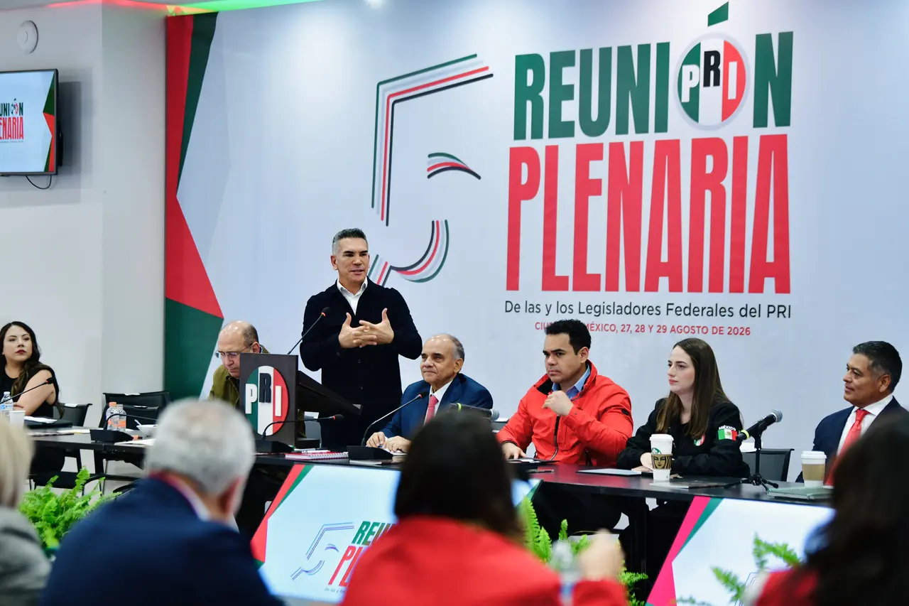 Alejandro Moreno durante la reunión plenaria del PRI, donde cuestionó al gobierno de Morena y habló sobre seguridad y libertad de expresión