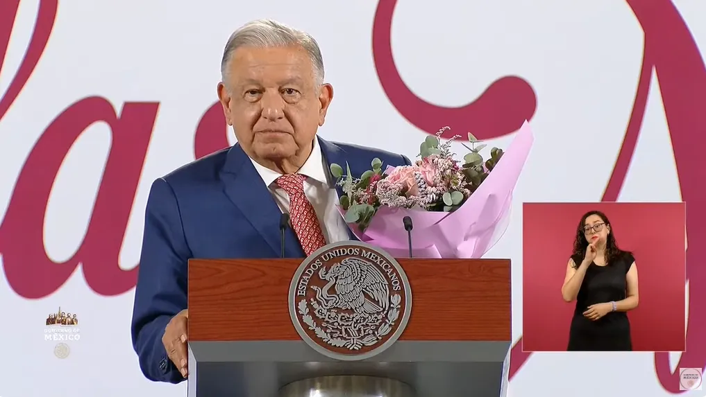 amlo festeja a madres