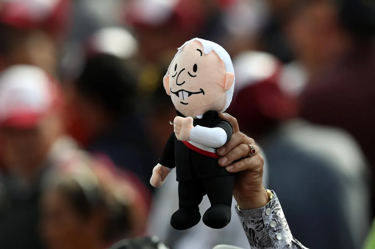 amlo peluche