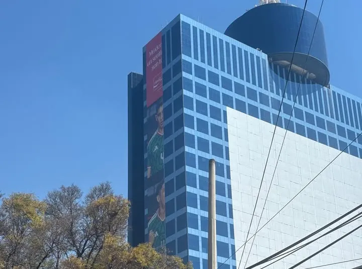 La FRRPU denunció la presencia de más de 100 anuncios envolventes en edificios de la Ciudad de México