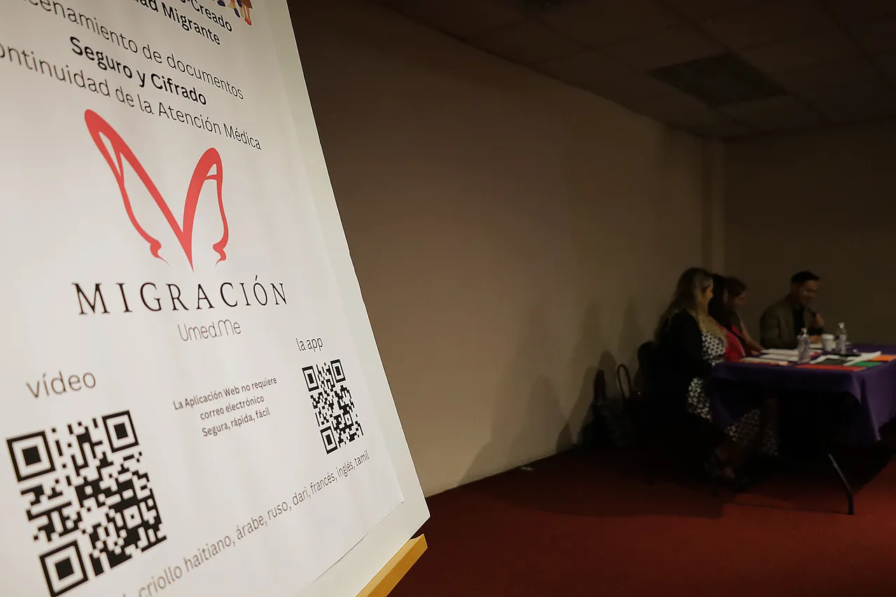 Activistas de México y EE.UU. crean aplicación para que migrantes tengan historial médico