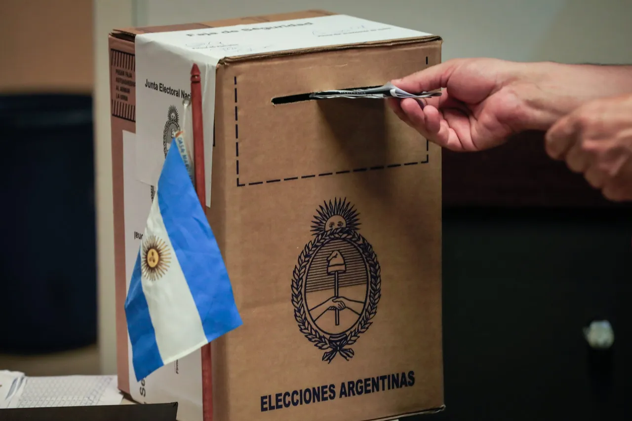 Argentinos en Brasil votan en la primera vuelta de las elecciones presidenciales en Argentina