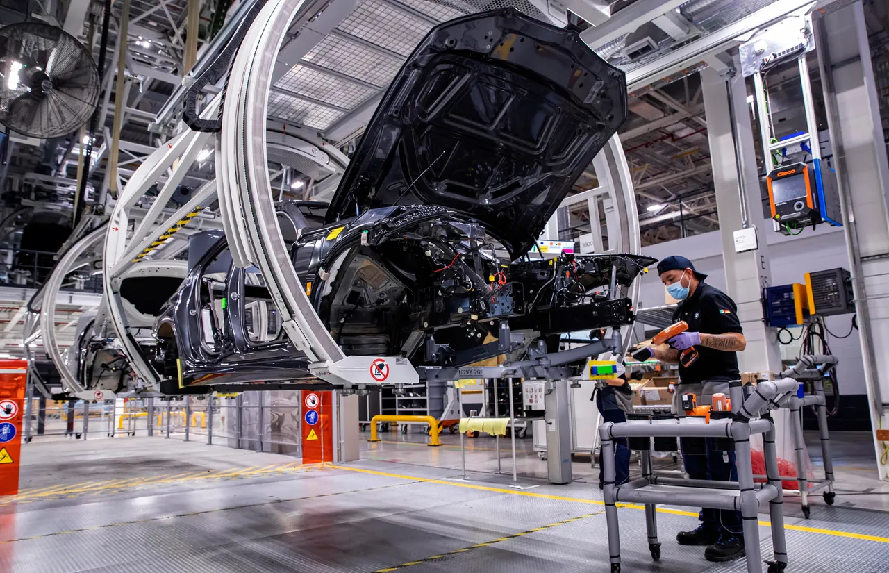 La producción de vehículos AUTO AUTOMOTRIZ