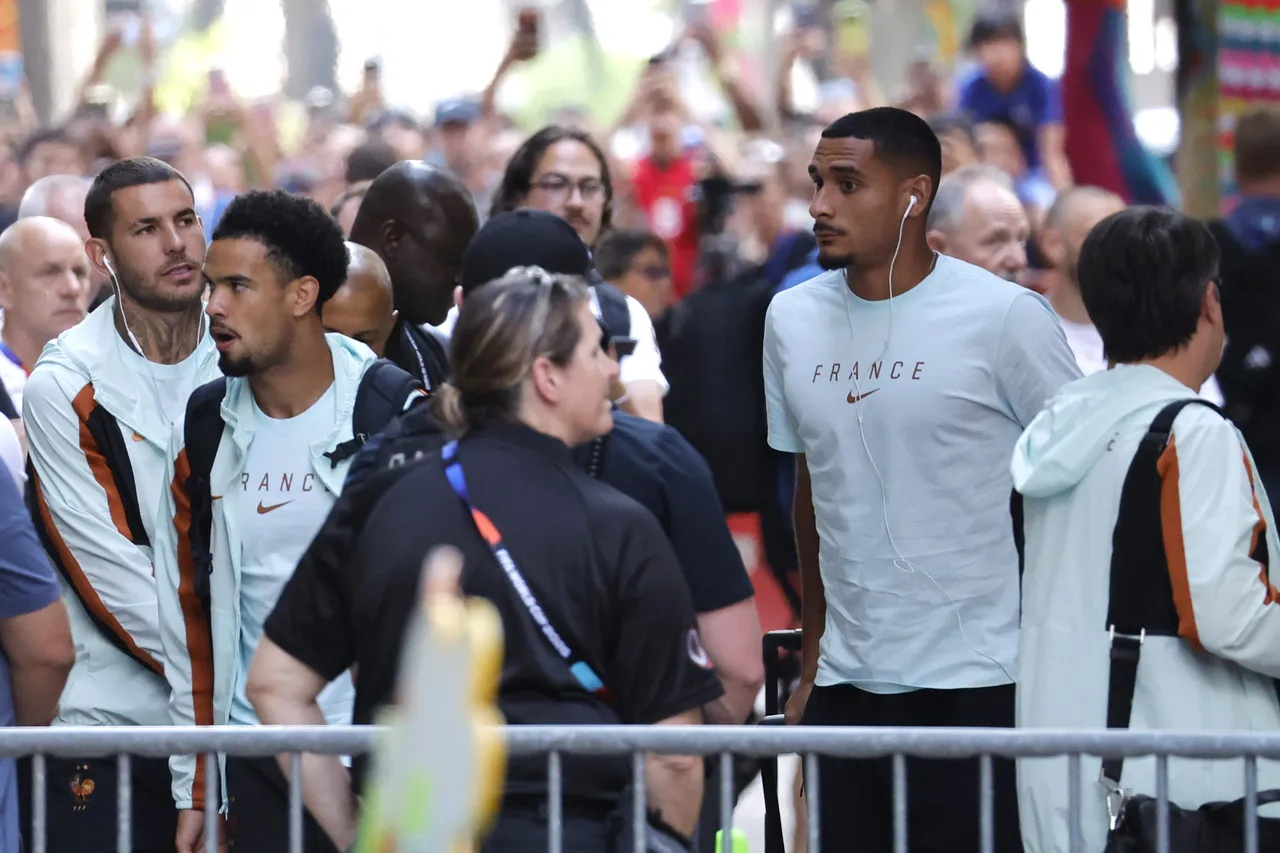 La selección de Francia llegó a las 18:13 hora local (+5 GMT) de este domingo a Dallas procedente de Boston, para ultimar su preparación de cara a las semifinales