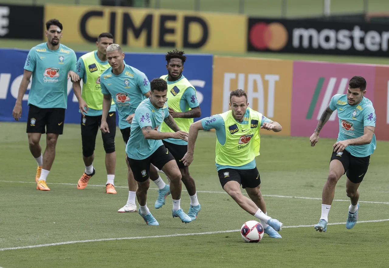 Selección brasileña de fútbol entrena para el partido contra Bolívia