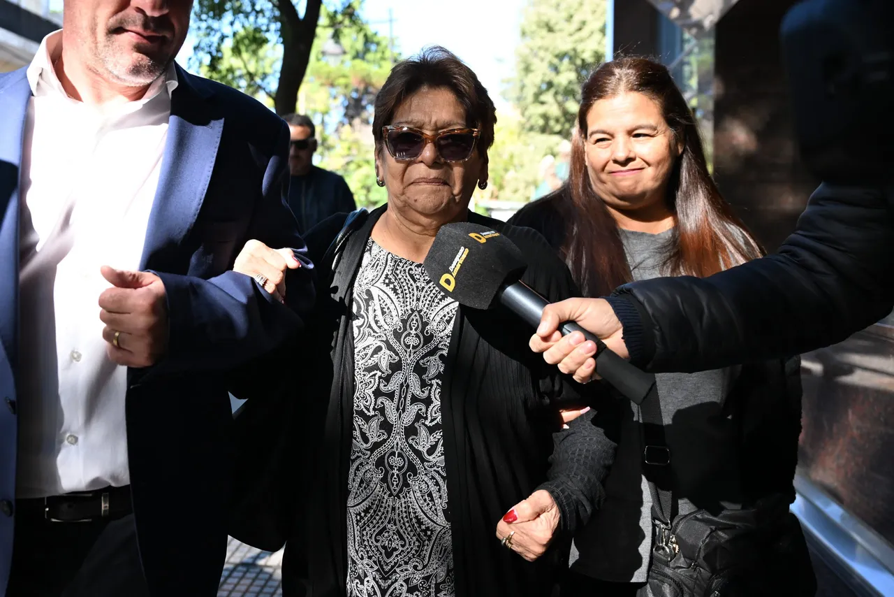 Audiencia del juicio de Maradona comienza con polémica en torno la marca del astro