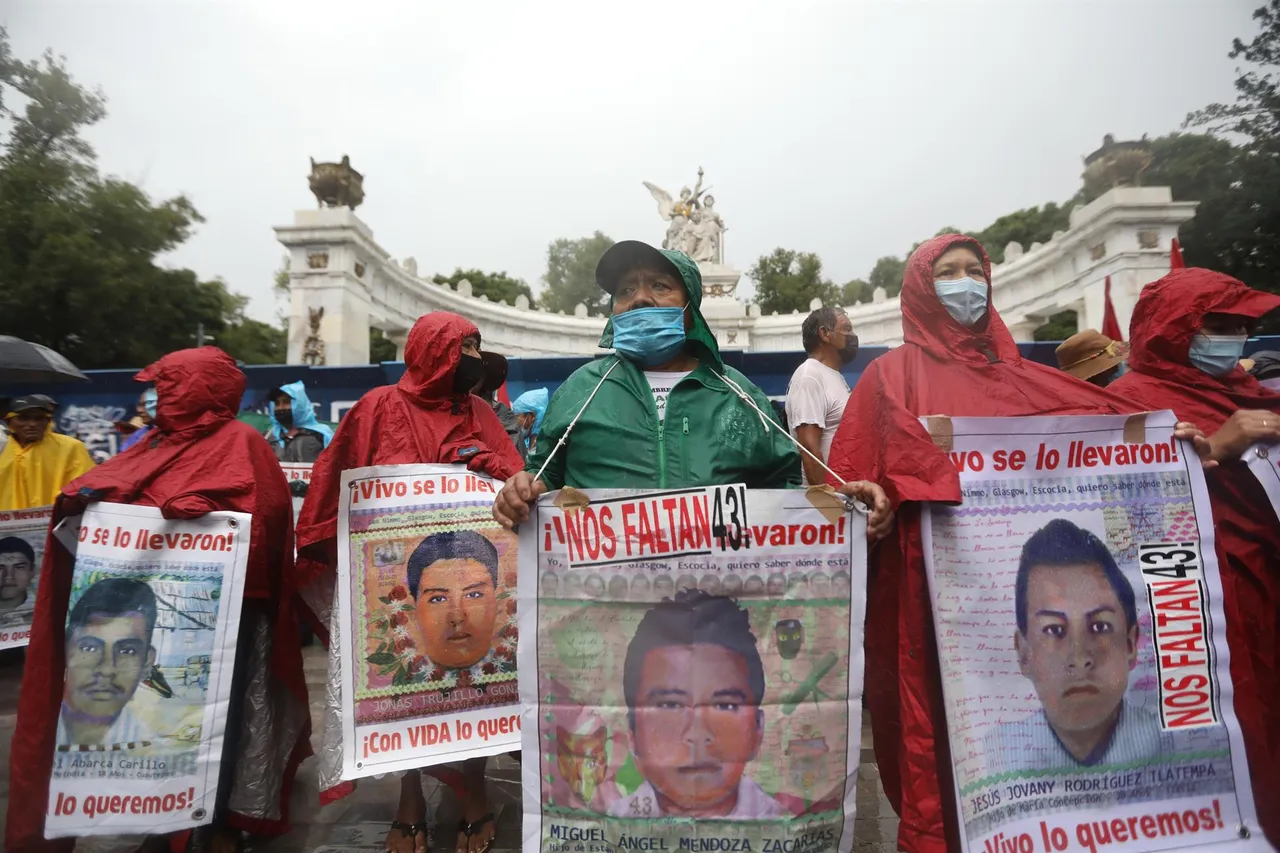 Senadores cuestionan a la CNDH por exonerar al Ejército en el caso Ayotzinapa