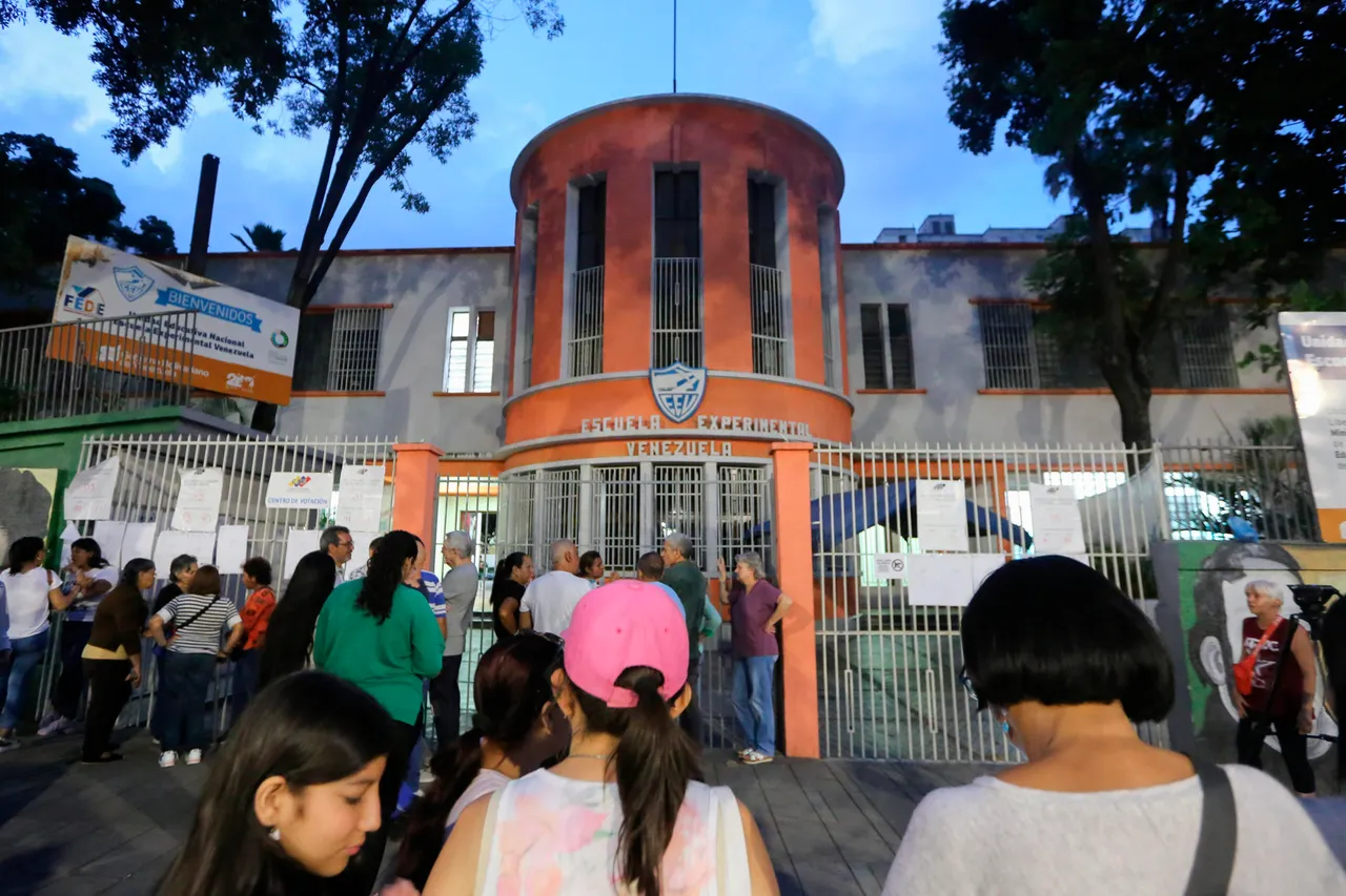 Cierre de la jornada de elecciones presidenciales en Caracas