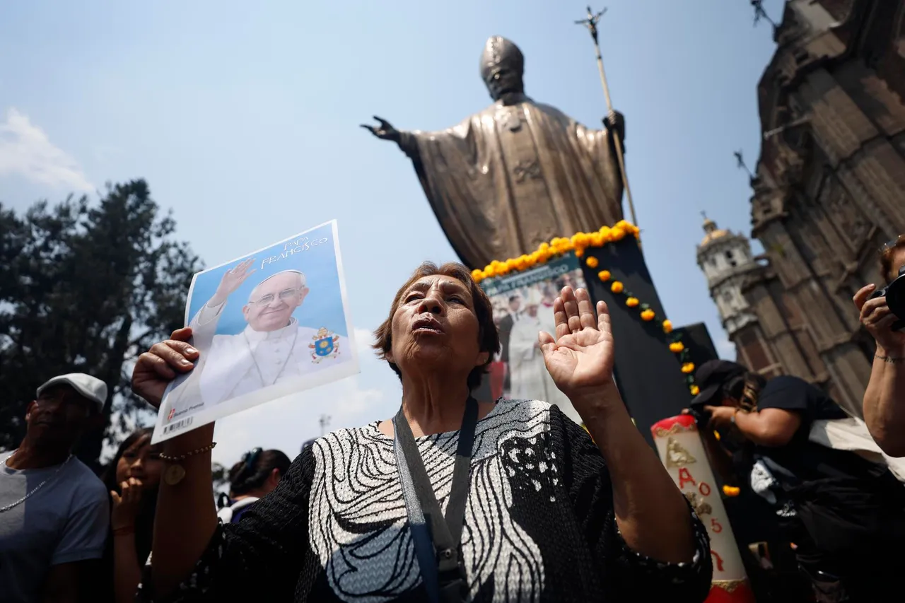 El luto de los mexicanos por el papa Francisco desborda la Basílica de Guadalupe
