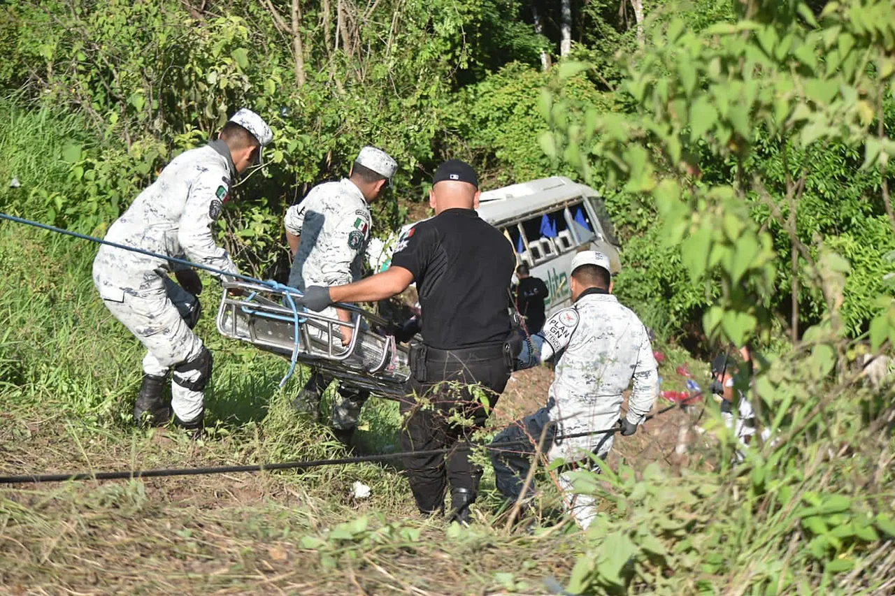 Al menos 15 muertos y 21 heridos por un accidente carretero en el occidente de México