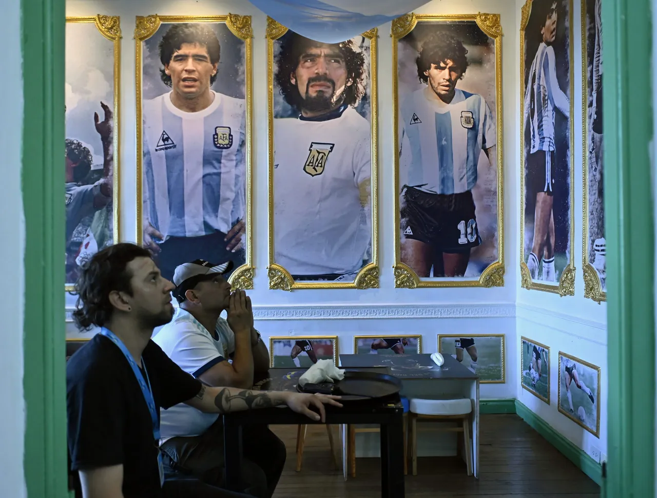 Argentinos celebran el triunfo de su selección ante México