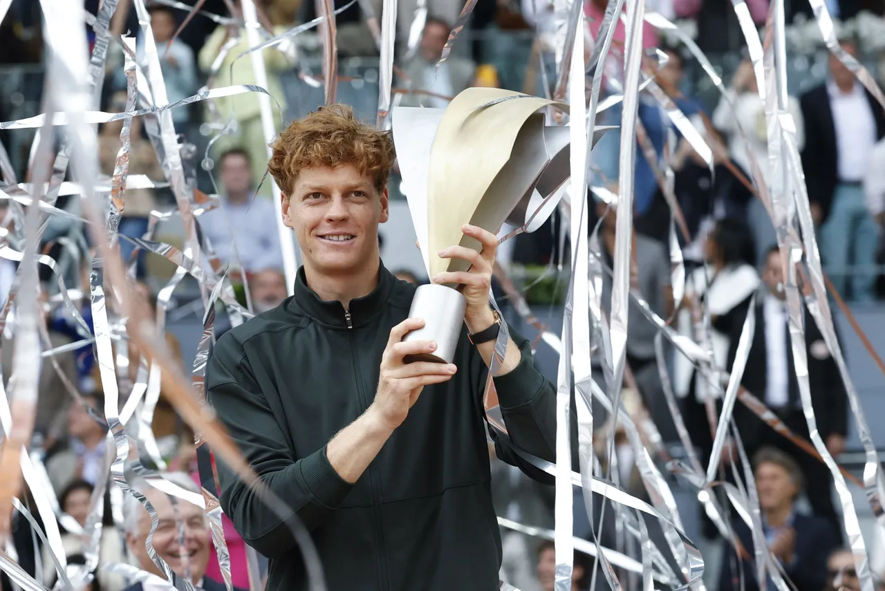 El número uno del mundo, el italiano Jannik Sinner, arrolló al alemán Alexander Zverev, tercero del circuito, y en 58 minutos se impuso por 6-1 y 6-2 para ganar, por primera