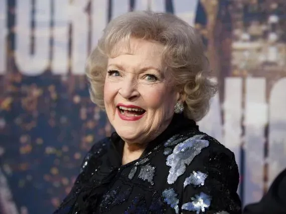 betty-white-attends-snl-40th-anniversary-celebration-rockefeller-plaza-february-15-2015-new-york-city-2573189