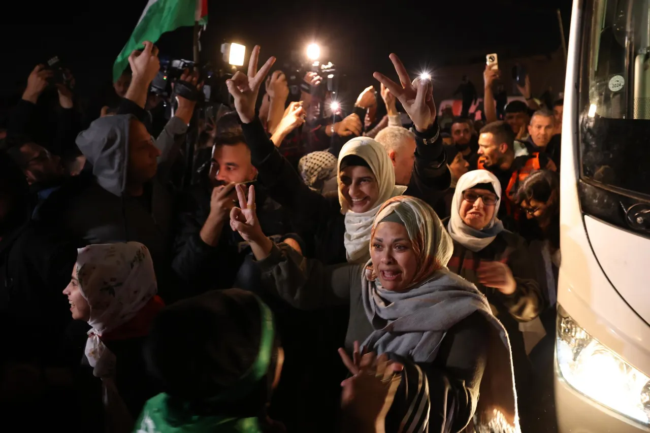 First Palestinian prisoners freed after Hamas and Isarel agreement leave Ofer military prison